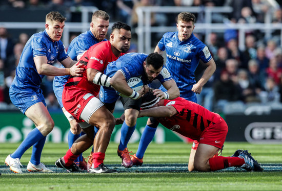 Robbie Henshaw is tackled by Billy Vunipola and Jamie George