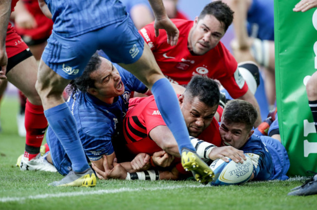 Billy Vunipola scores a try despite James Lowe and Luke McGrath