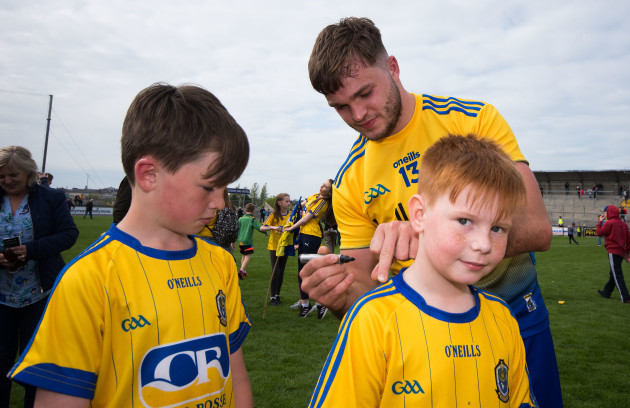Ultan Harney signs jerseys for young supporters