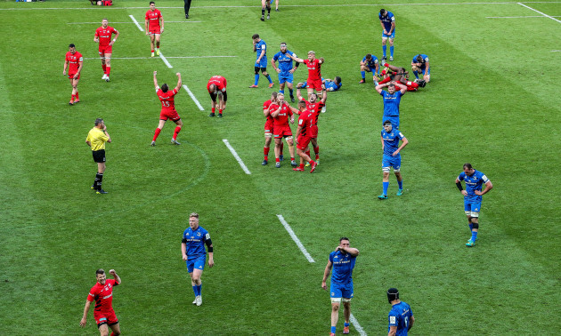 Saracens' players celebrate at the final whistle