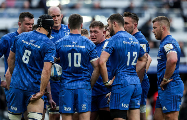 Tadhg Furlong speaks to the team