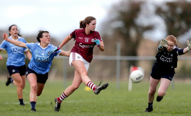 Mairead Seoighe scores a goal
