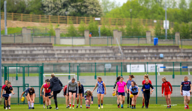 Lauren Spark takes the warm up
