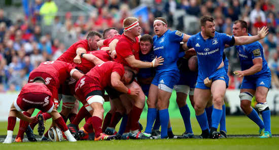 Tadhg Furlong, Sean Cronin and Cian Healy argue as Munster win a scrum penalty