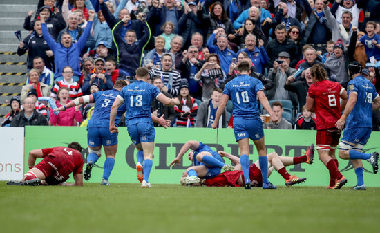 Sean Cronin scores a try