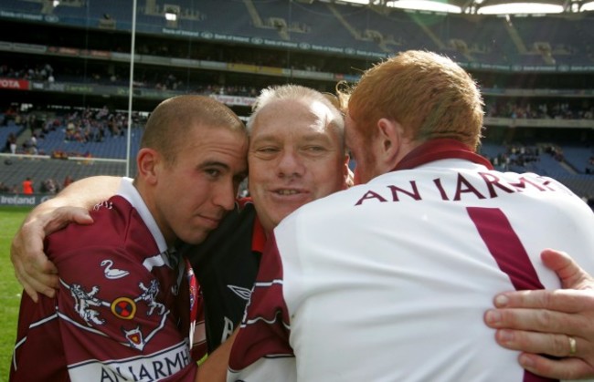 Paidi O'Se celebrates with John Keane and Gary Connaughton