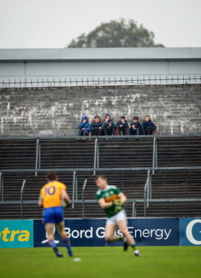 Young fans watch from the terrace 1/6/2019