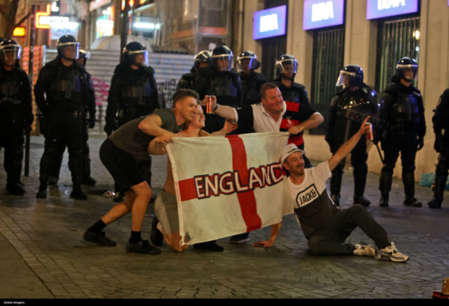 British fans cause contempt at Avenida dos Aliados in Porto