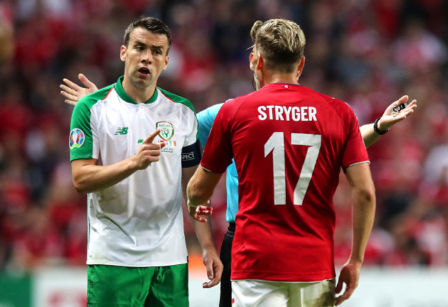 Seamus Coleman has words with Jens Stryger Larsen