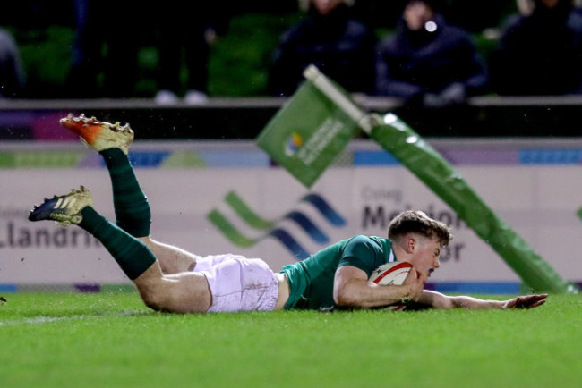 Colm Reilly scores a try