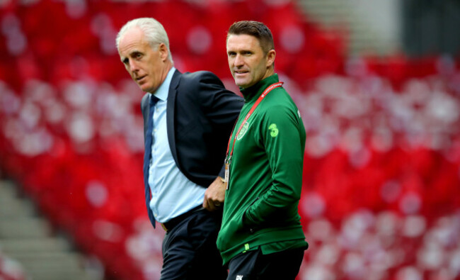 Mick McCarthy and Robbie Keane before the game