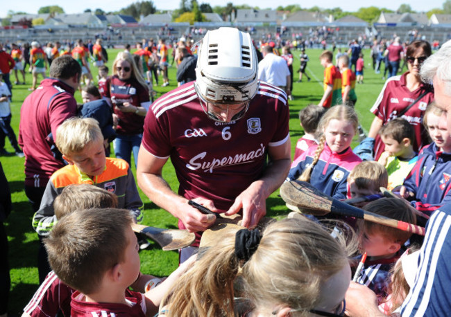 Gearoid McInerney signs autographs