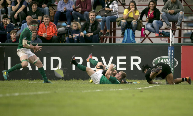 Craig Casey offloads to Ryan Baird to score a try