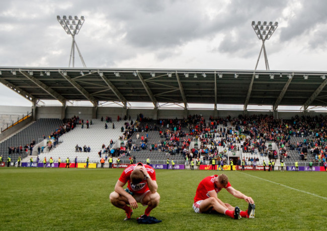 Sean White and Mattie Taylor dejected after the game