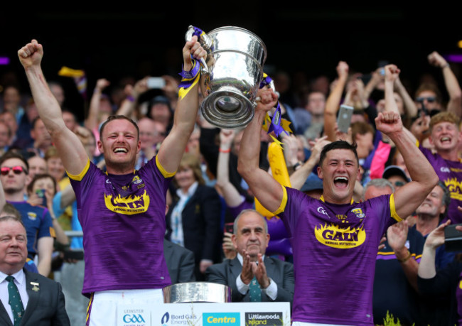 Matthew O'Hanlon and Lee Chin lift the Bob O'Keeffe Cup