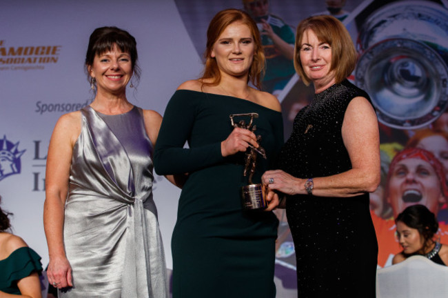 Kathleen Woods and Deirdre Ashe present Beth Carton with a 2018 Camogie All-Stars Award