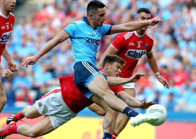 Niall Scully scores a goal