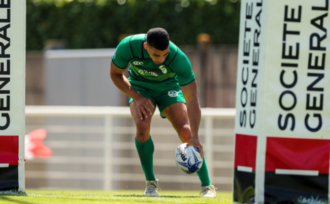 Jordan Conroy scores a try