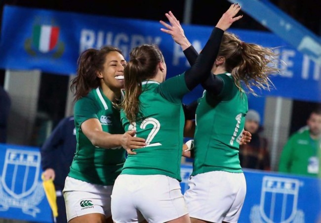 Eimear Considine celebrates her try with Michelle Claffey and Sene Naoupu