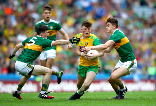 Paul Murphy and Sean O'Shea tackle Niall O'Donnell