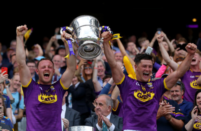 Matthew O'Hanlon and Lee Chin lift the Bob O'Keeffe Cup