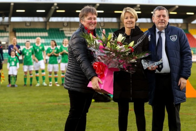 Niamh O'Donoghue and Donall Conway give Sue Ronan gifts before the game