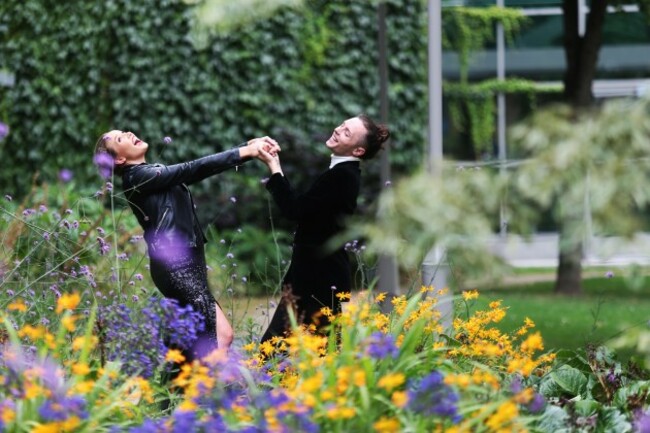 99  OPERA IN THE OPEN_90576645