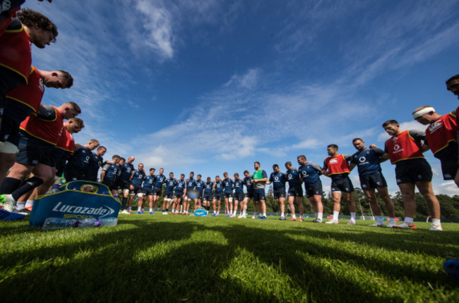 Andy Farrell speaks to the team