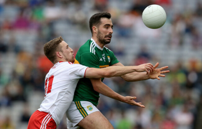Niall Sludden tackles Jack Sherwood
