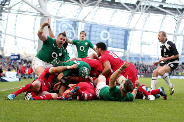 Cian Healy celebrates as Chris Henry scores a try