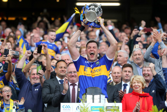 Seamus Callanan lifts the Liam McCarthy trophy