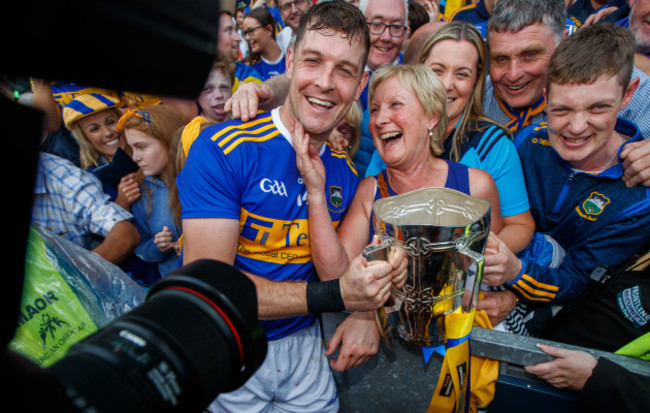 Séamus Callanan celebrates with his mother Mary