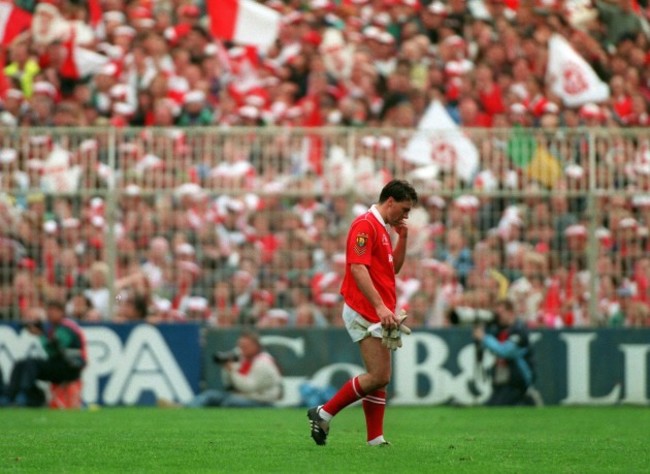 Tony Davies is sent off  1993