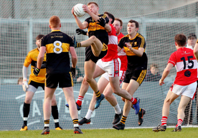 Fionn Fitzgerald collects a high ball