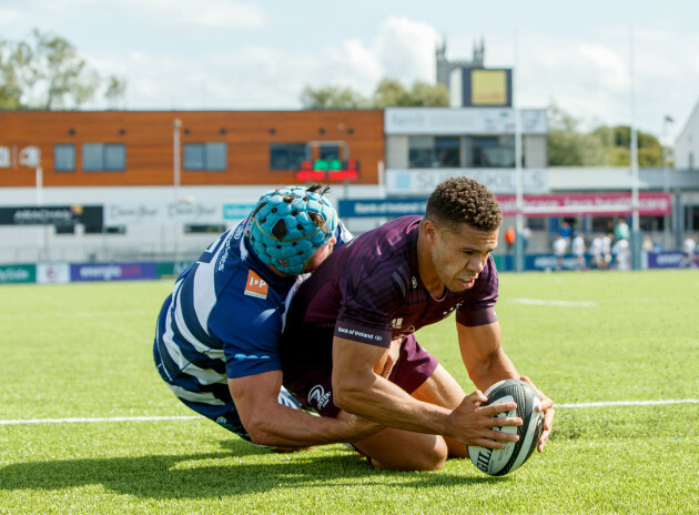 Adam Byrne scores a try