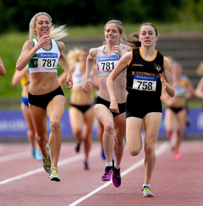 sarah-healy-on-her-way-to-winning-the-womens-1500m-race