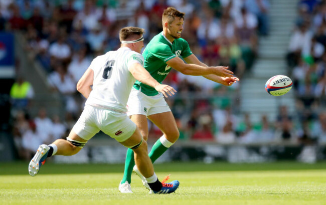 ross-byrne-passes-the-ball