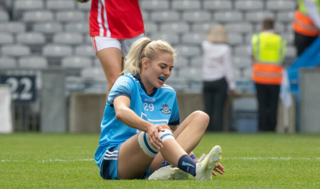 nicole-owens-suffers-an-early-injury