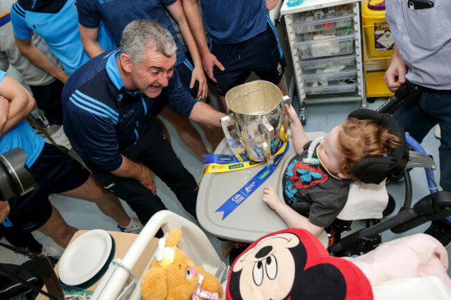 kian-barnes-aabo-with-manager-liam-sheedy