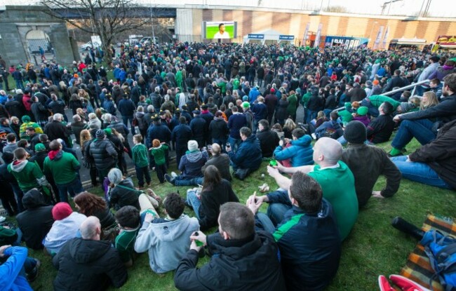 scotland-and-ireland-supporters-watch-the-england-france-match