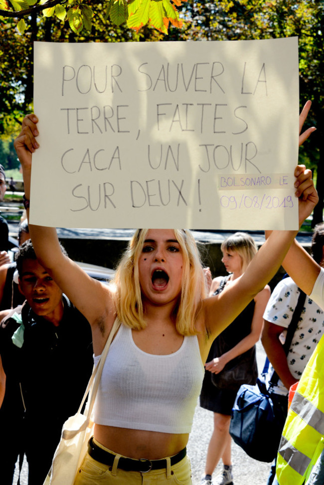 environmentalists-protest-at-the-brazilian-embassy-paris