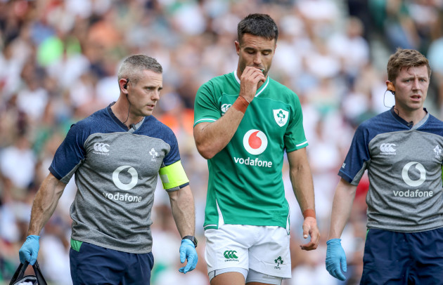conor-murray-goes-off-for-a-head-injury-assessment