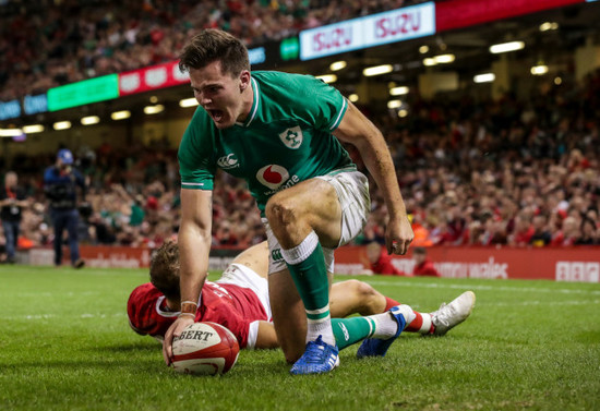 jacob-stockdale-scores-his-second-try-despite-hallam-amos