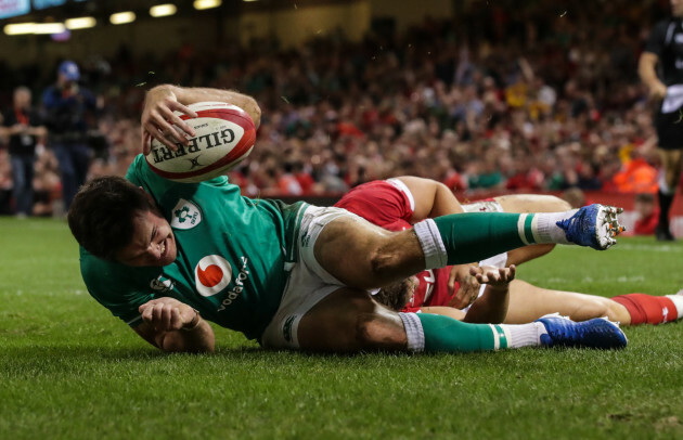 jacob-stockdale-scores-his-second-try-despite-hallam-amos