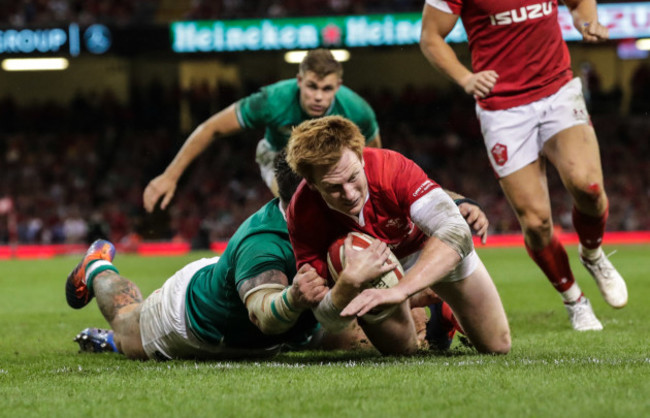 rhys-patchell-scrores-a-try