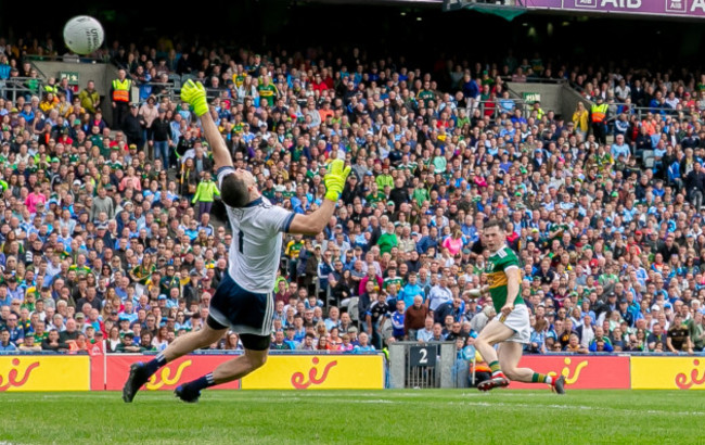 stephen-cluxton-saves-a-shot-from-paul-murphy