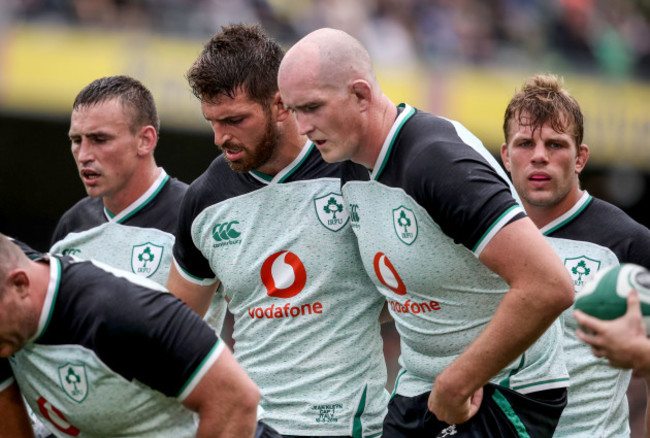 jean-kleyn-and-devin-toner-setup-before-a-scrum