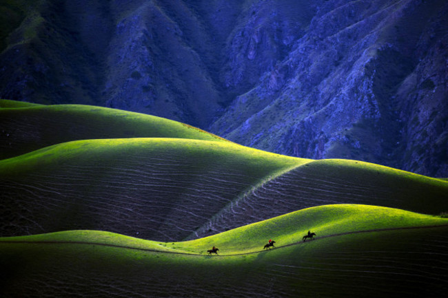 the-yili-of-xinjiang-the-scenery-and-the-beauty-of-the-prairie-of-the-kara-jun-curve