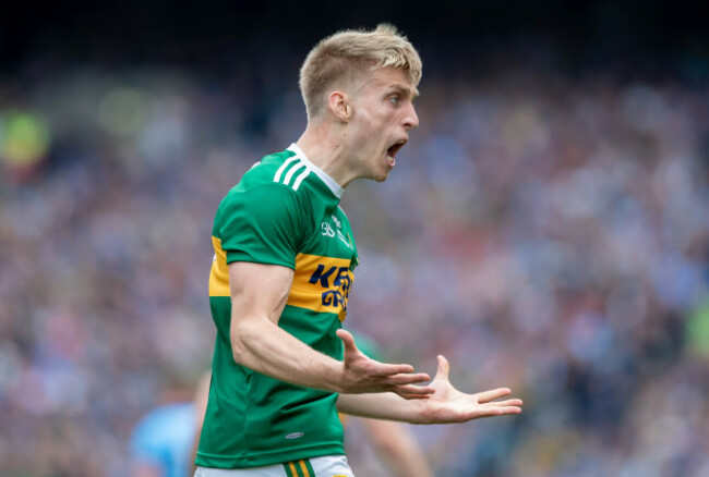 killian-spillane-celebrates-scoring-a-point