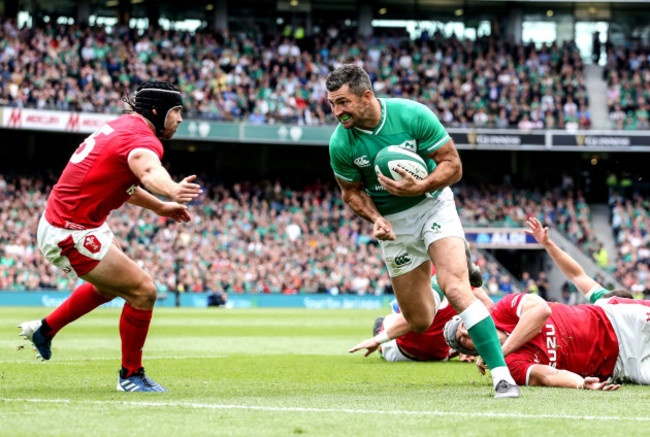 rob-kearney-scores-a-try-despite-leigh-halfpenny